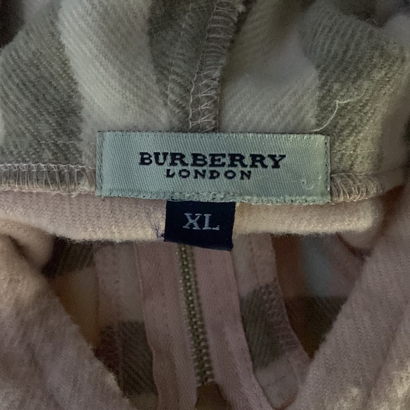 Burberry Child Poncho - Picture 3 of 3